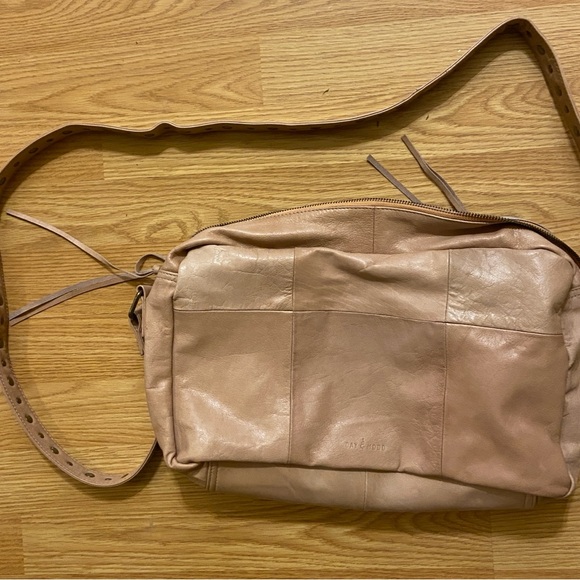 Day & Mood pale pink leather purse with adjustable strap - Picture 9 of 15